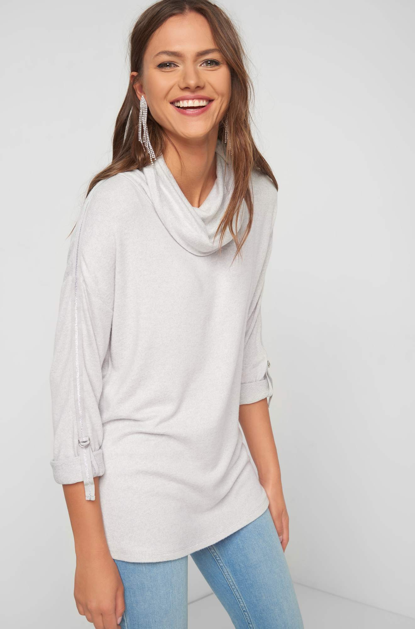 Pulover lejer cu guler înalt