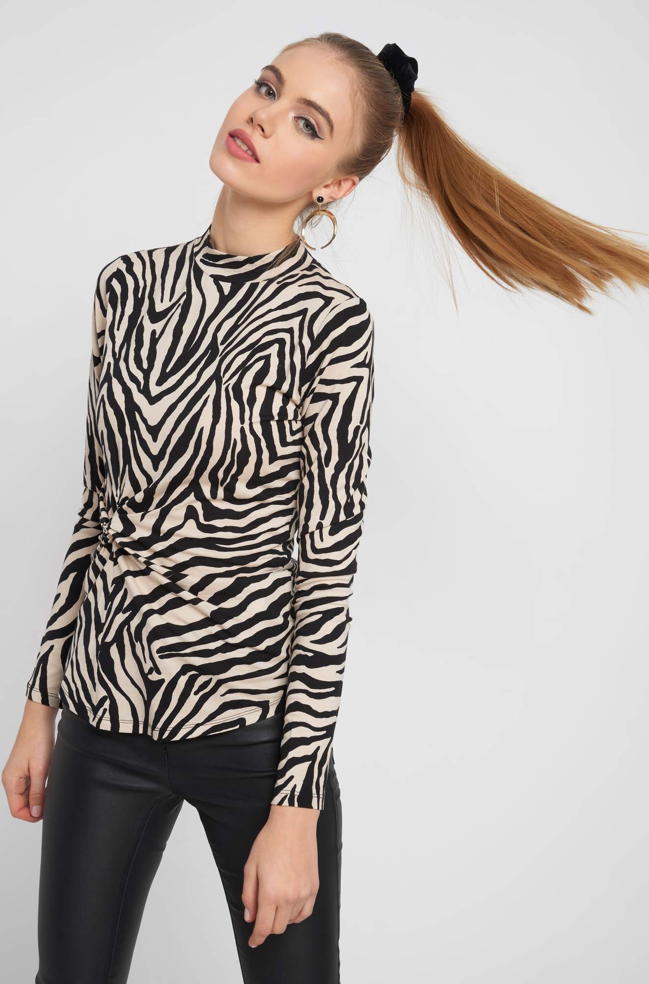 Bluză cu print animalier