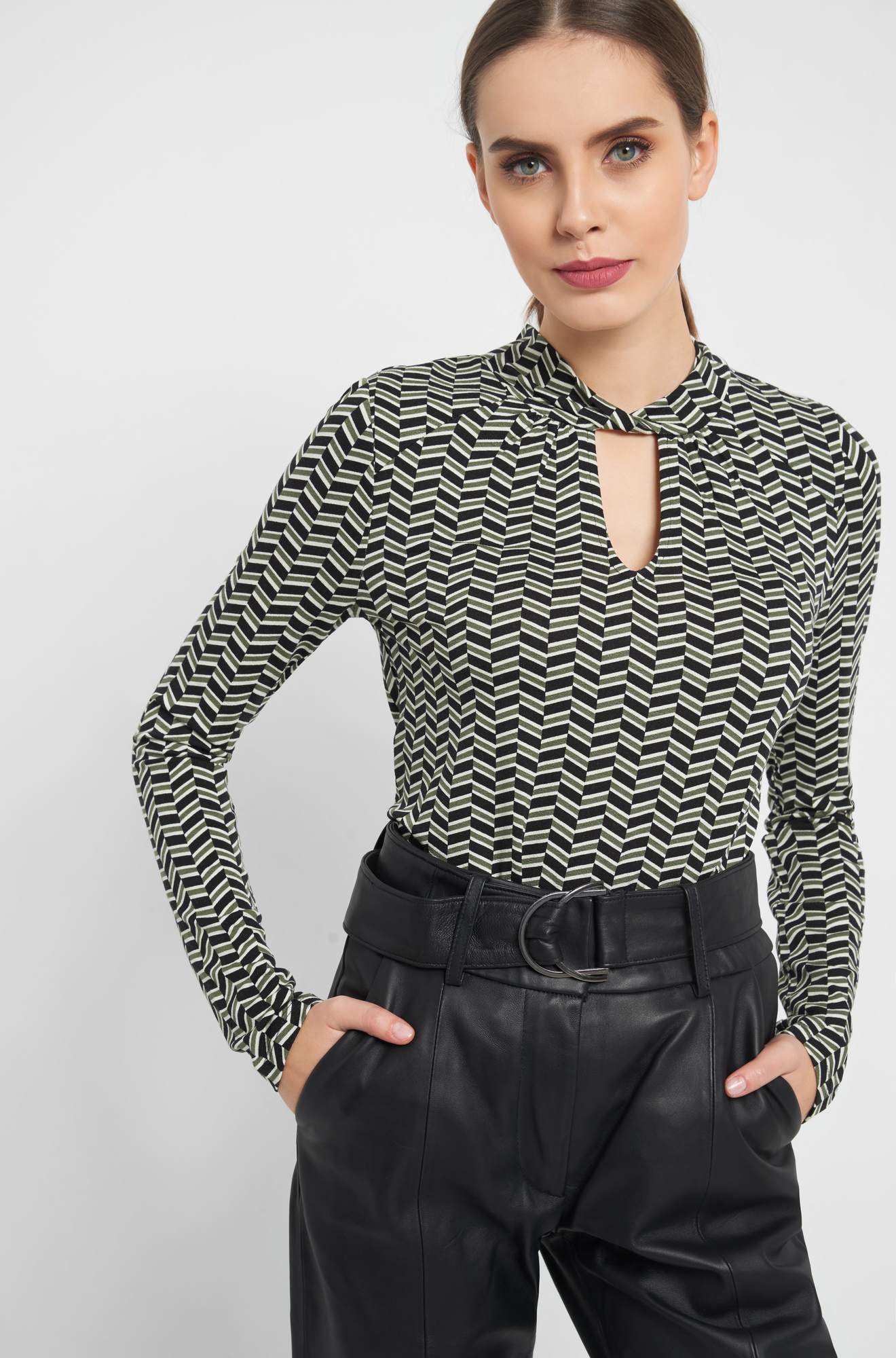 Bluză cu modele geometrice