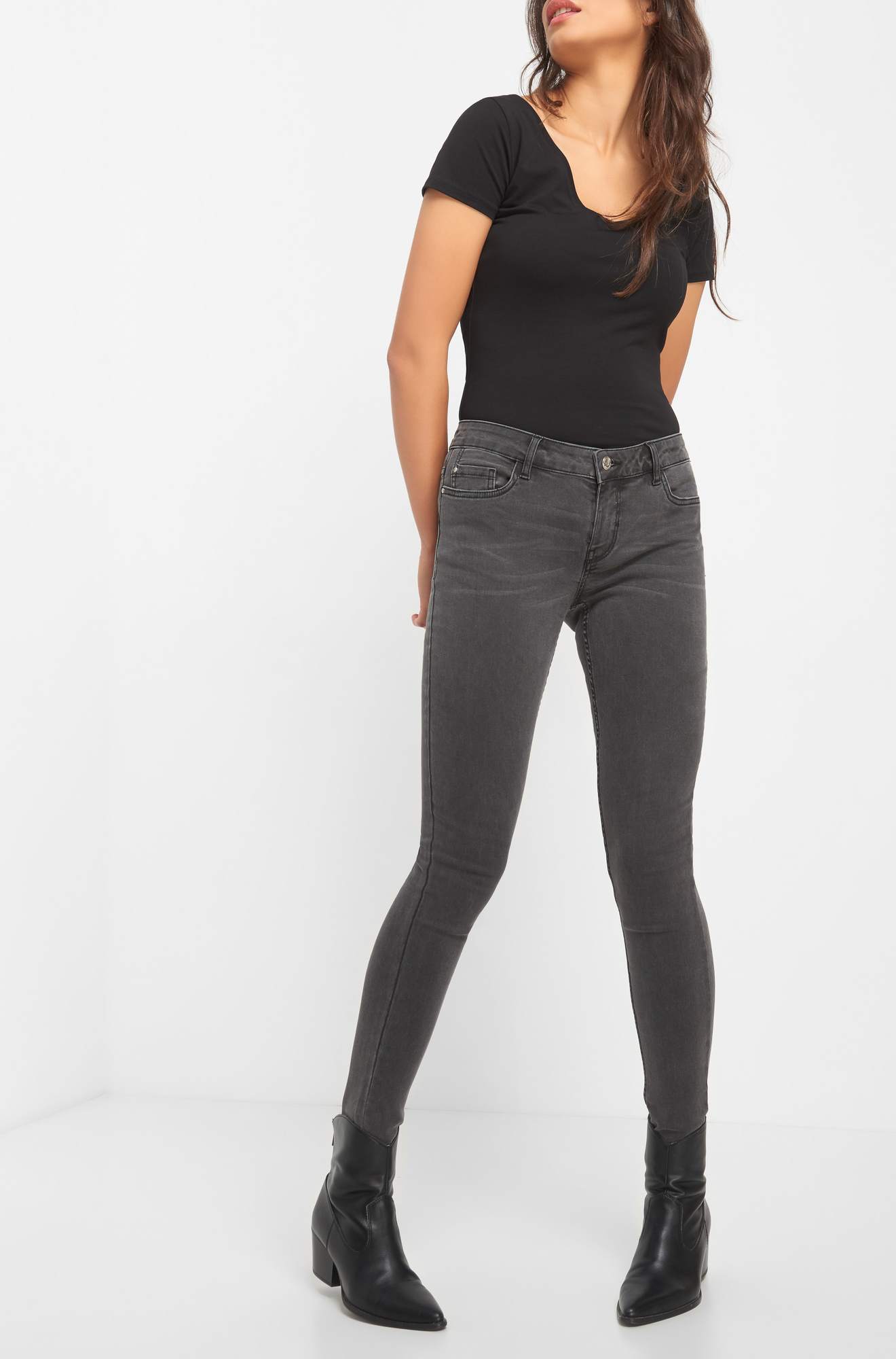 Blugi skinny cu rosături