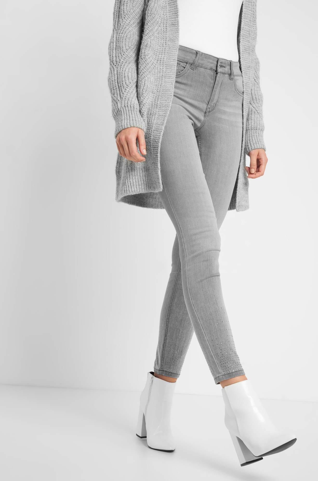 Blugi skinny cu cristale