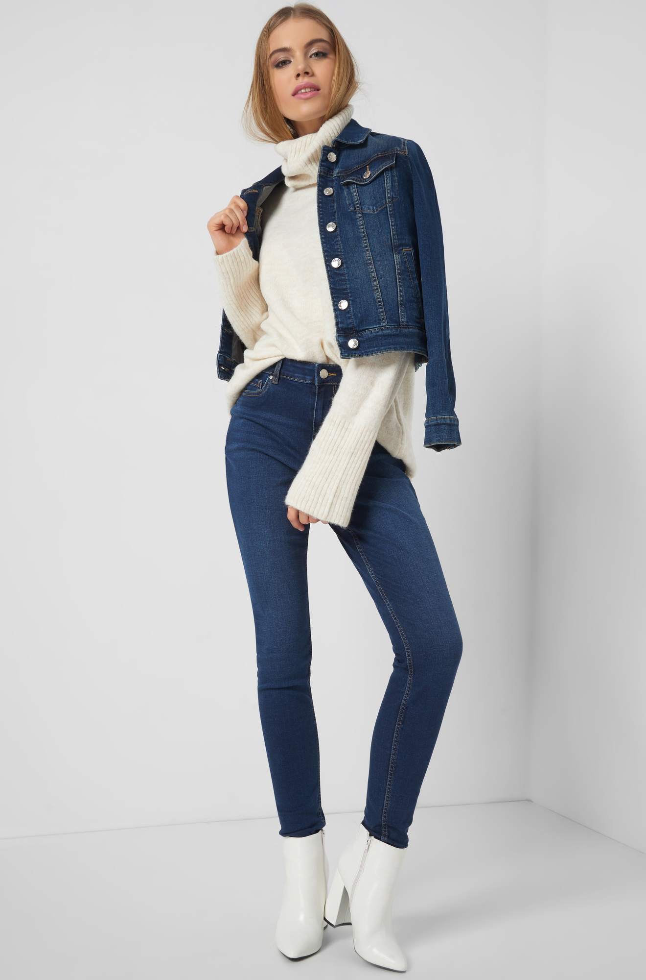 Blugi skinny cu talia înaltă