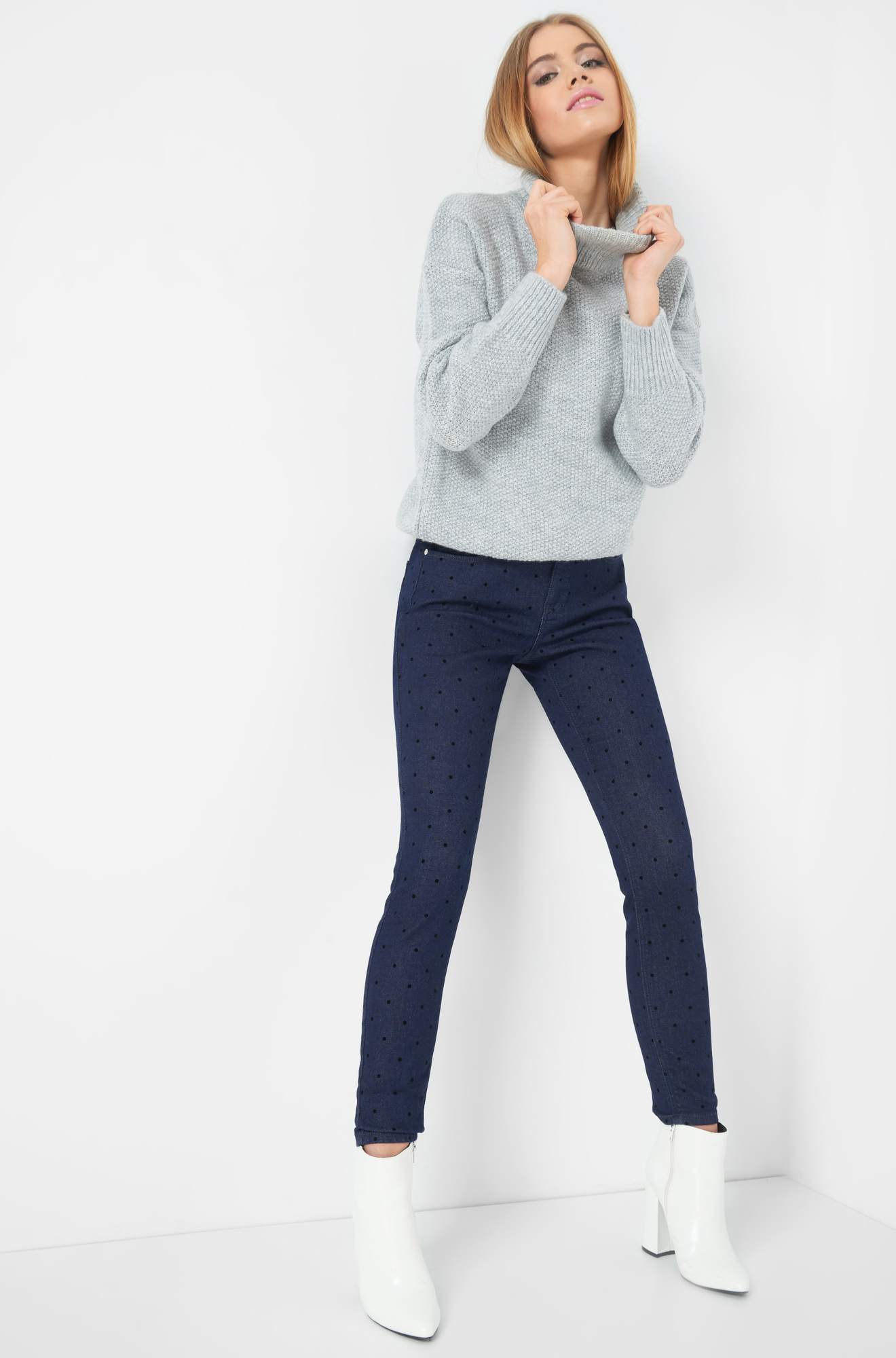 Blugi skinny cu buline