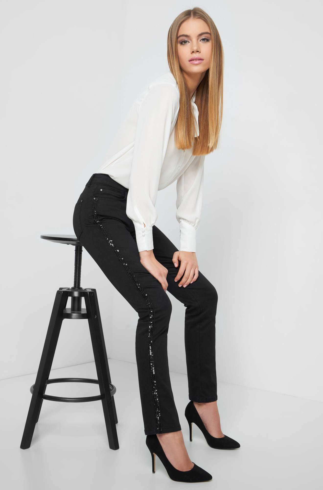 Pantaloni straight cu paiete