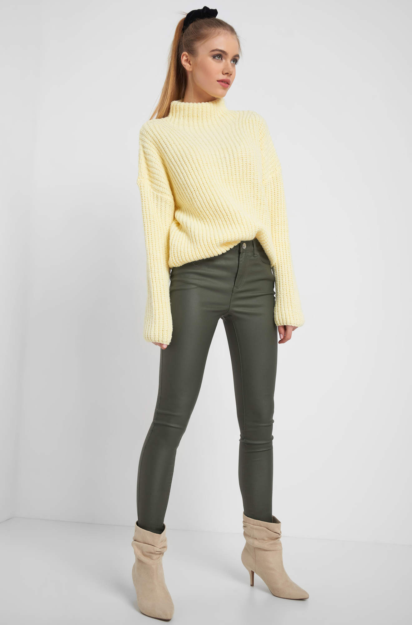 Pantaloni skinny cerați