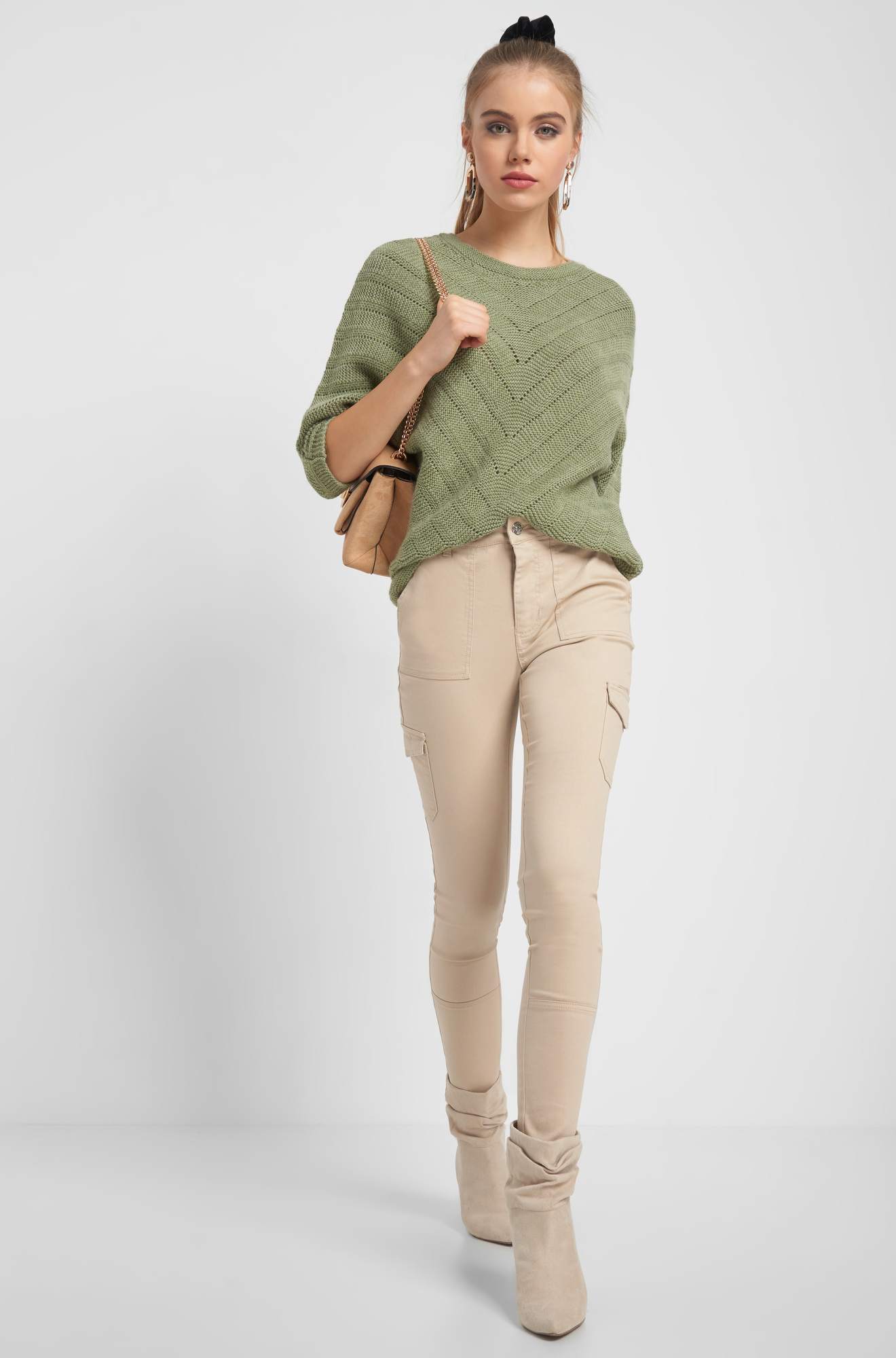 Pantaloni tip cargo