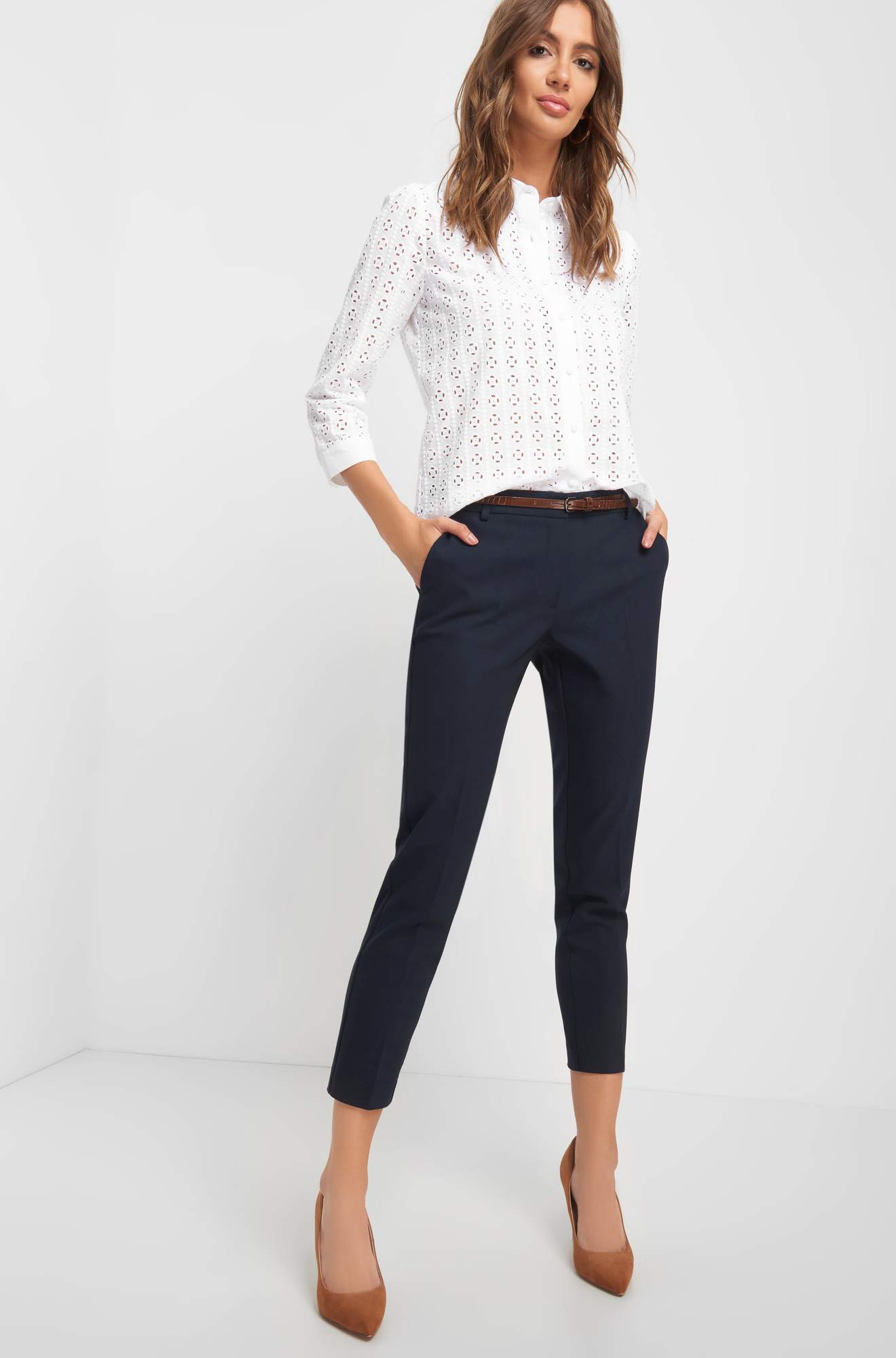 Pantaloni la dungă cu curea