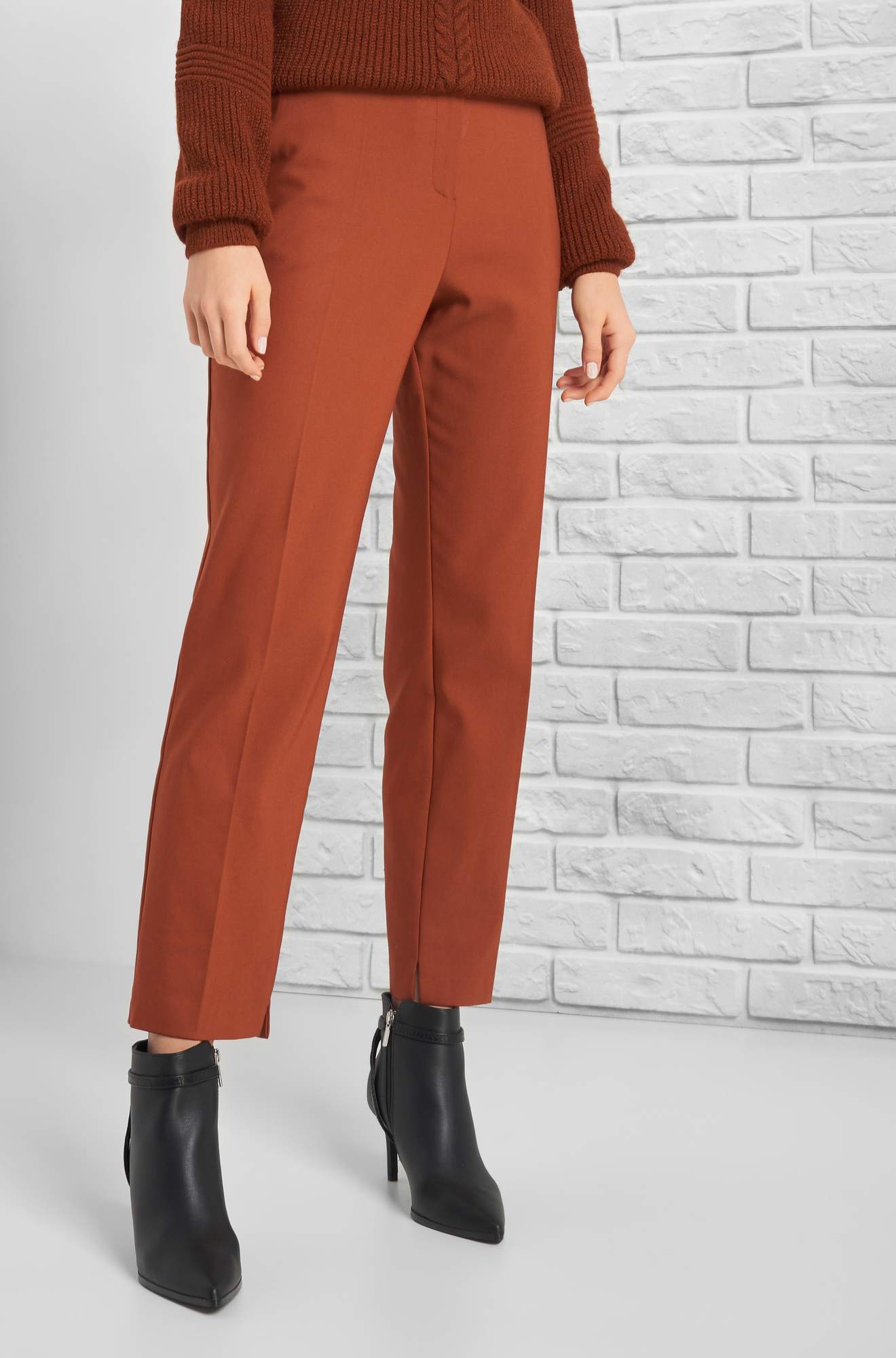 Pantaloni la dungă
