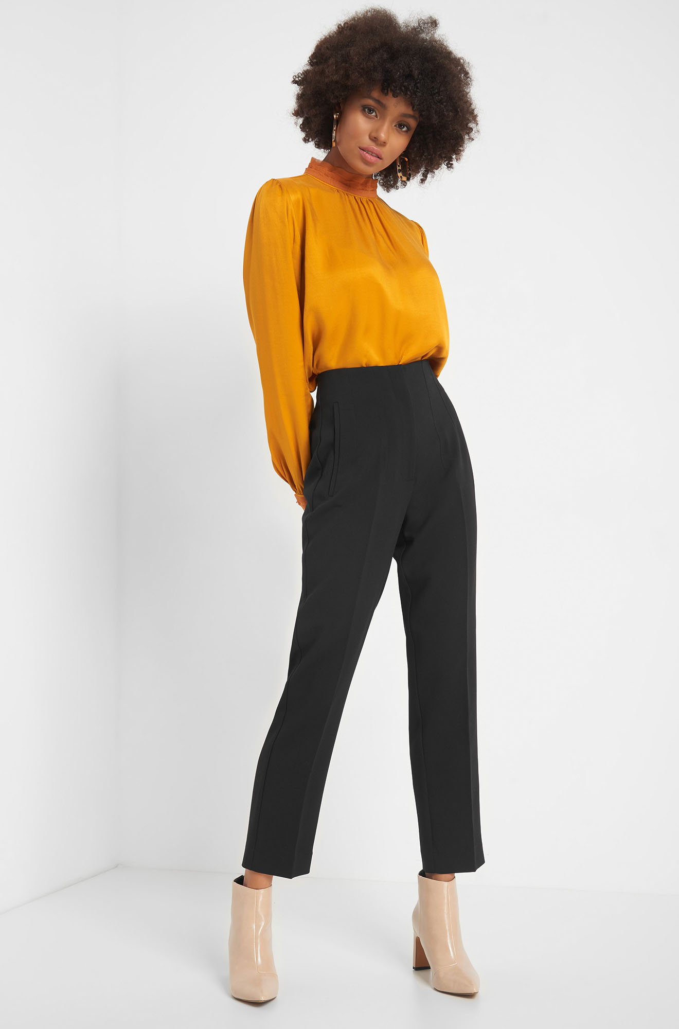 Pantaloni cu talie înaltă