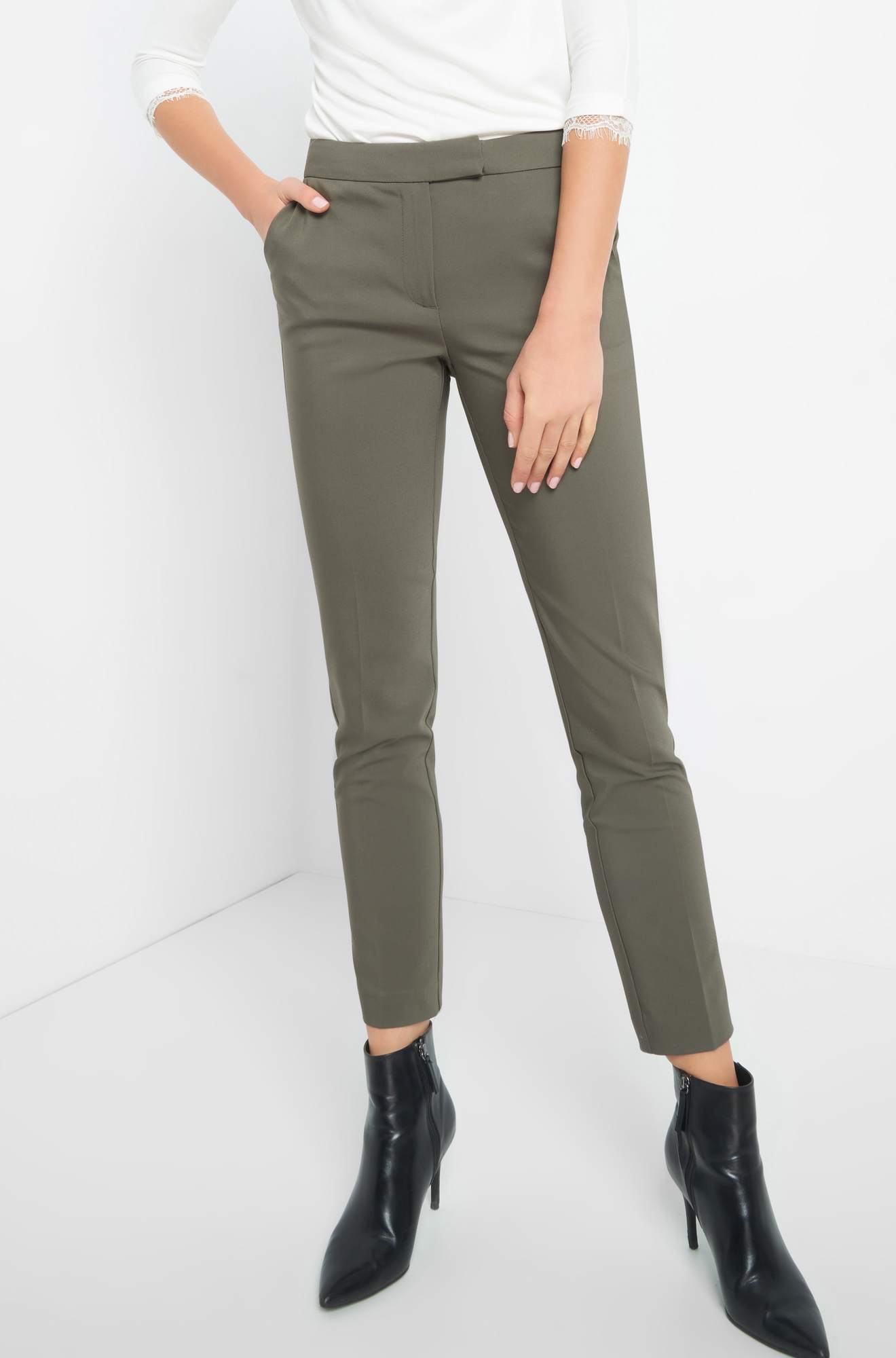 Pantaloni la dungă