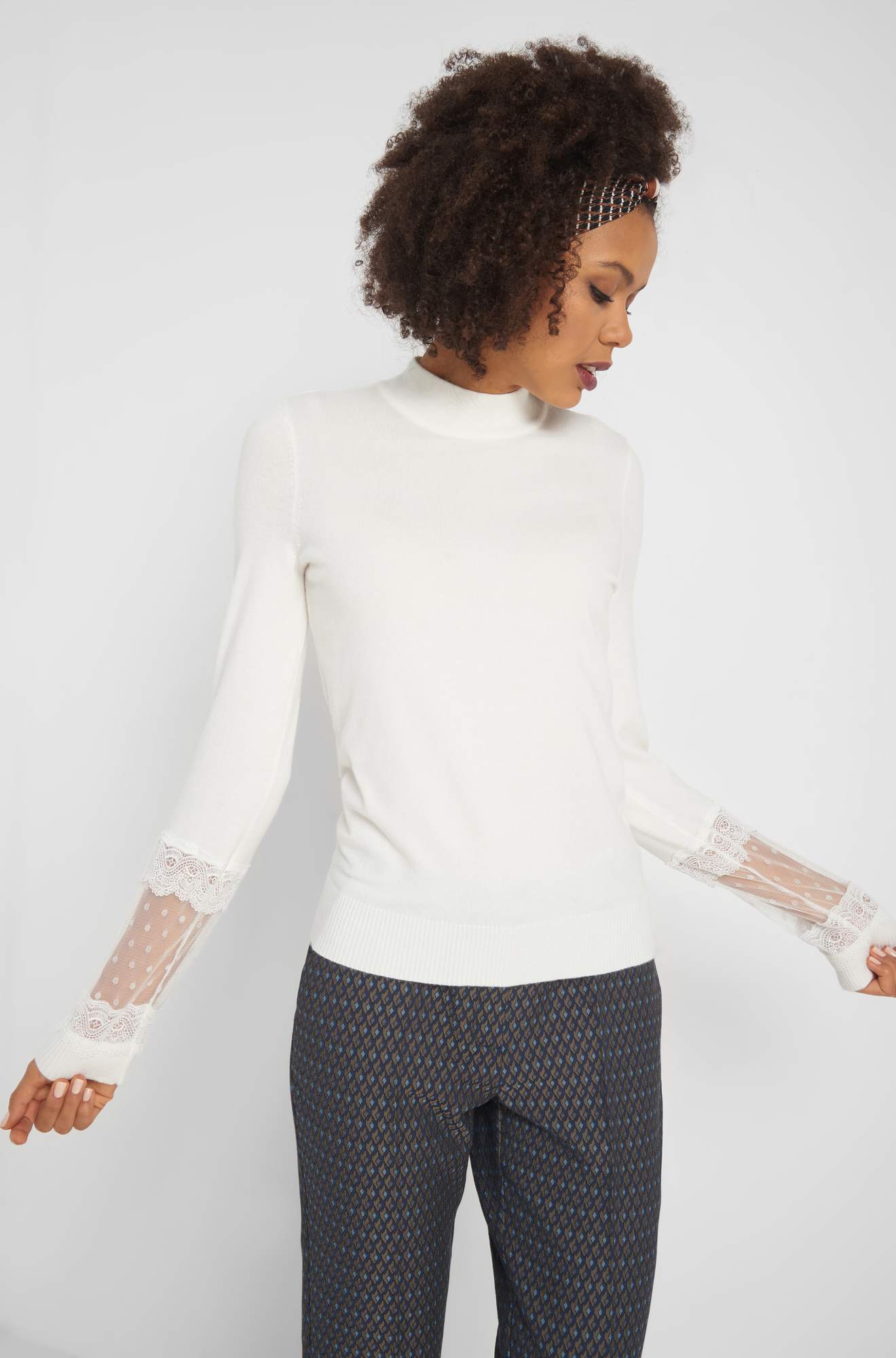 Pulover cu mâneci ornamentale