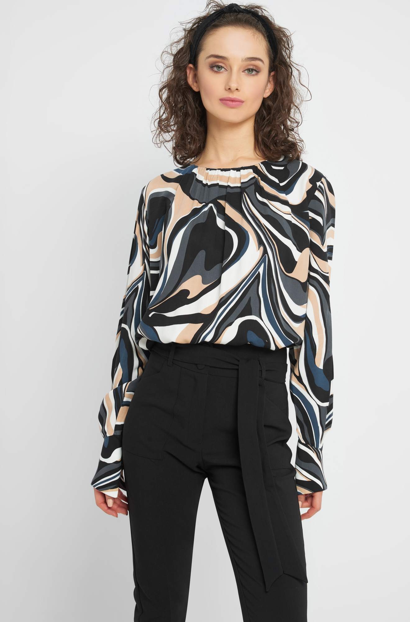 Bluză cu modele geometrice