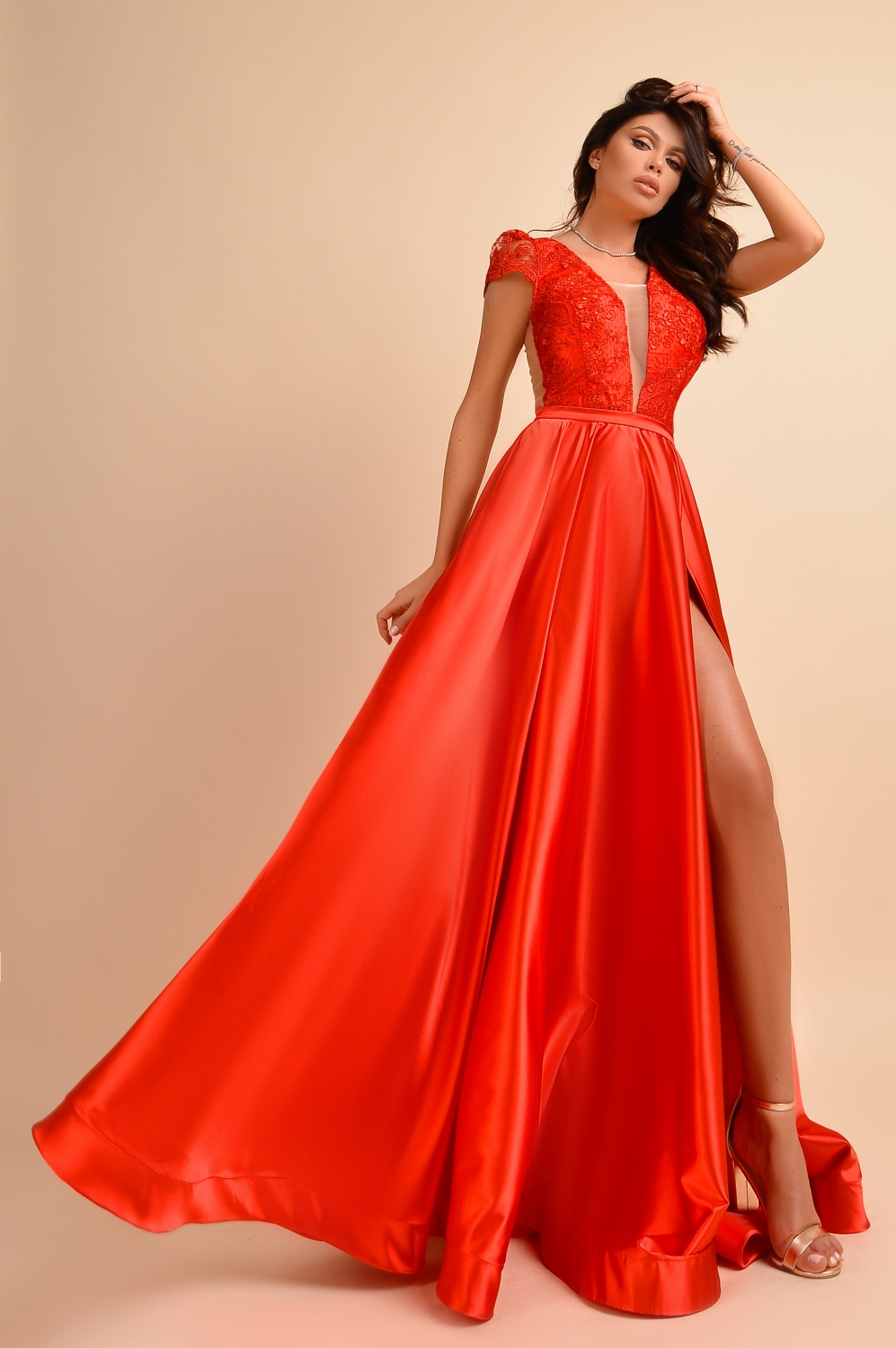 Rochie lunga rosie dantela si satin Rn 2495