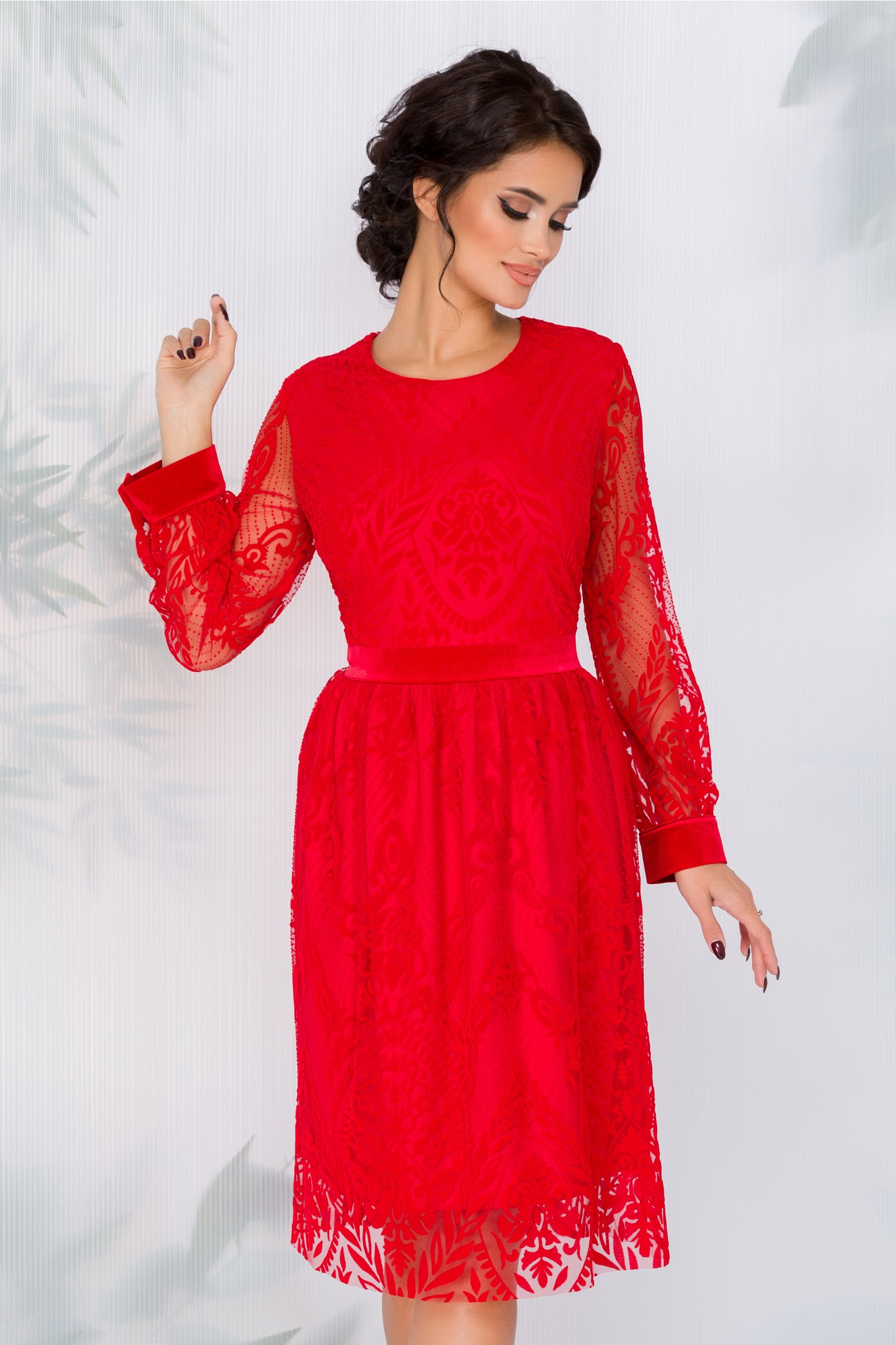 Rochie Medeea rosie din tull cu motive florale catifelate